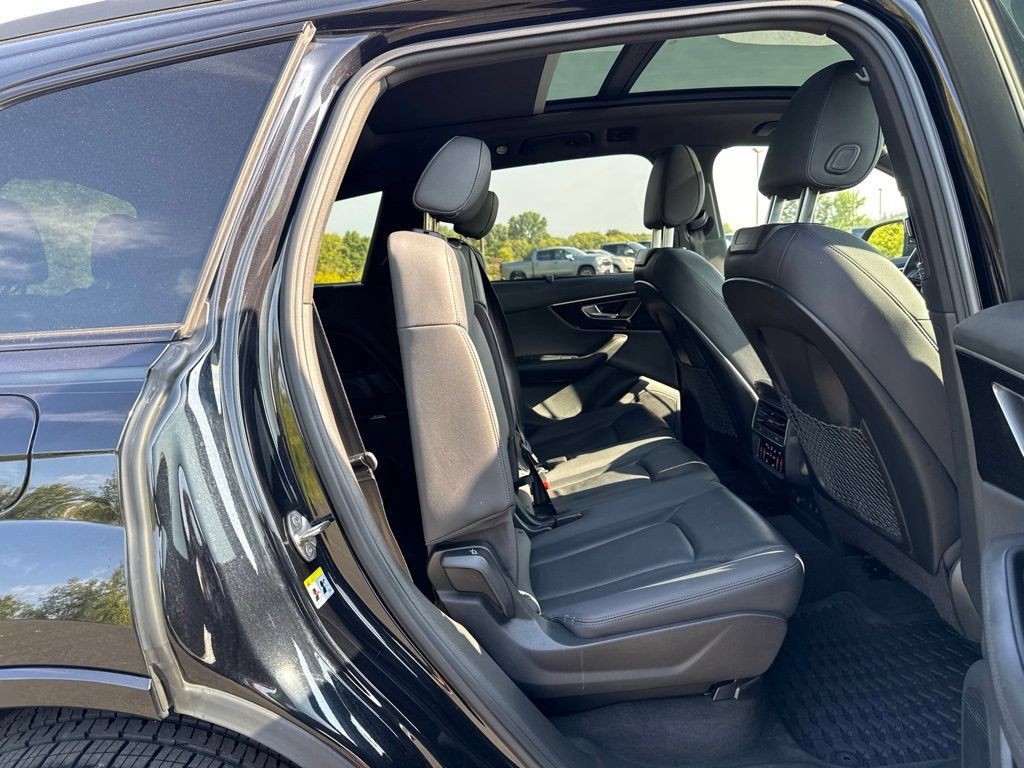 Used 2021 Audi Q7 3.0T Premium Plus AWD/4WD image 14