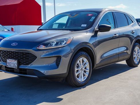 Used 2022 Ford Escape SE image 3