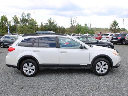 Used 2011 Subaru Outback 2.5i Premium AWD/4WD image 6