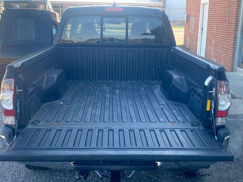 Used 2015 Toyota Tacoma 4x4 Access Cab V6 w/ SR5 Package image 23