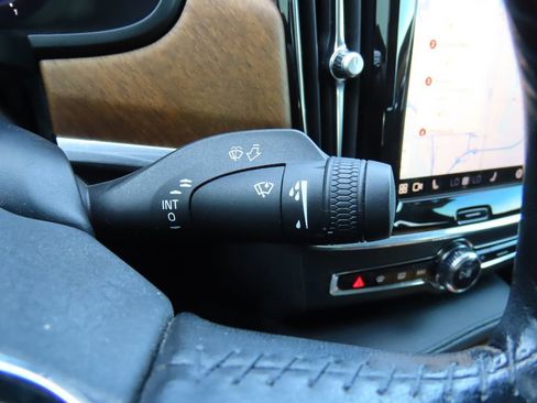 Used 2022 Volvo S90 B6 Momentum image 37