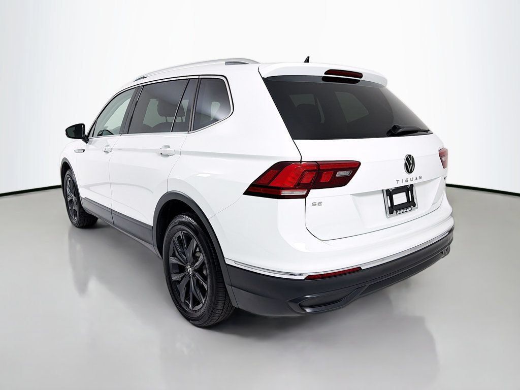 Used 2024 Volkswagen Tiguan SE w/ Panoramic Sunroof Package AWD/4WD image 5