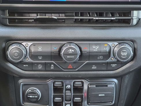 Used 2026 Jeep Wrangler Unlimited Sport AWD/4WD image 18