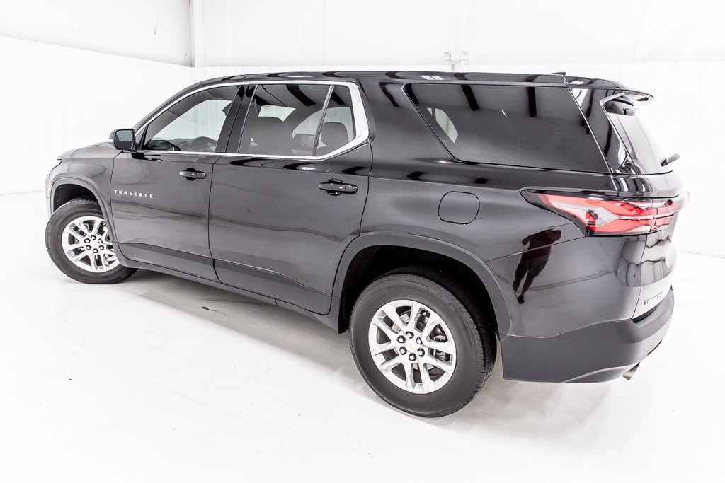 Used 2023 Chevrolet Traverse LS w/ Safety Package FWD image 4