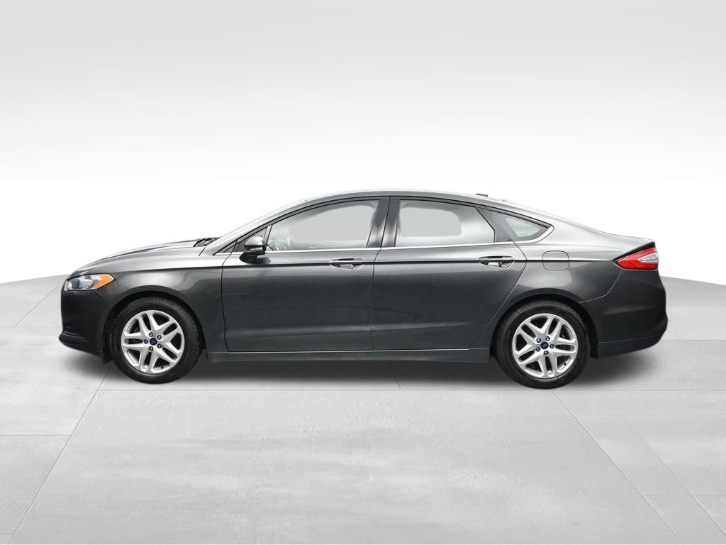 Used 2016 Ford Fusion SE FWD image 2