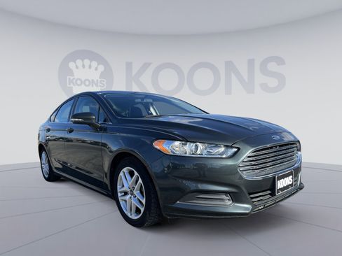 Used 2015 Ford Fusion SE image 10