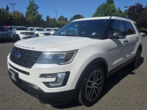 Used 2016 Ford Explorer Sport w/ Equipment Group 401A AWD/4WD image 3