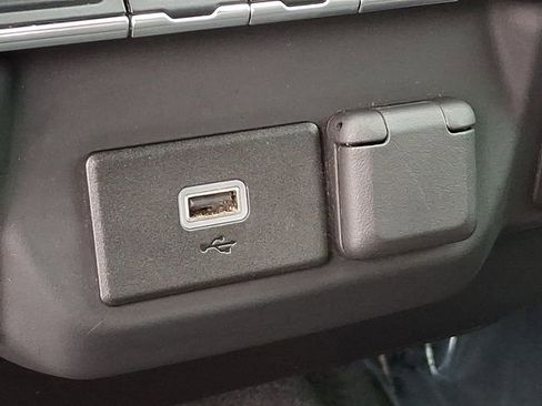 Used 2020 Chevrolet Silverado 1500 Custom w/ Custom Value Package image 26