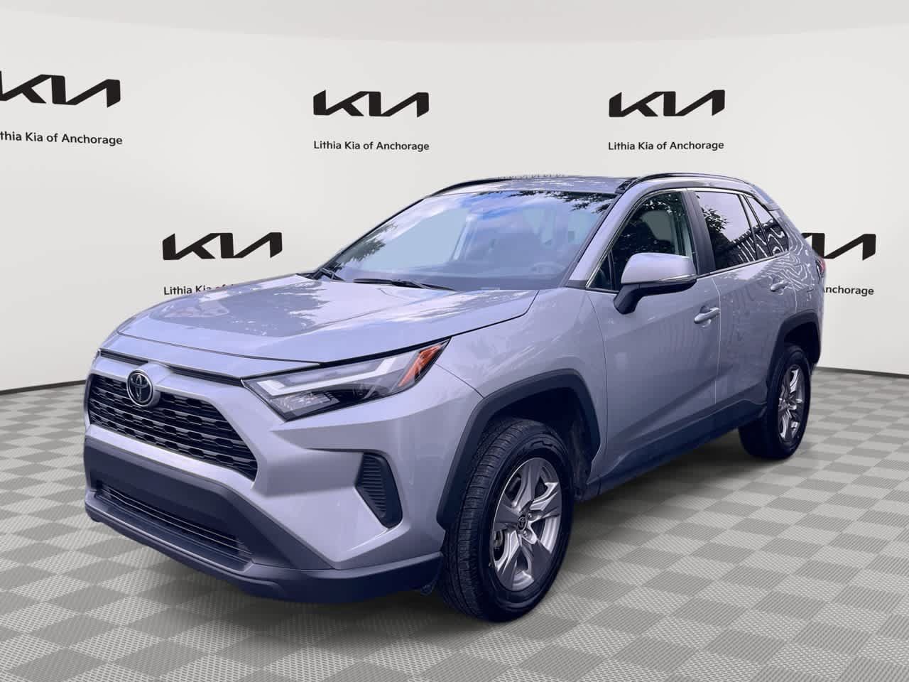 Used 2025 Toyota RAV4 XLE AWD/4WD image 1