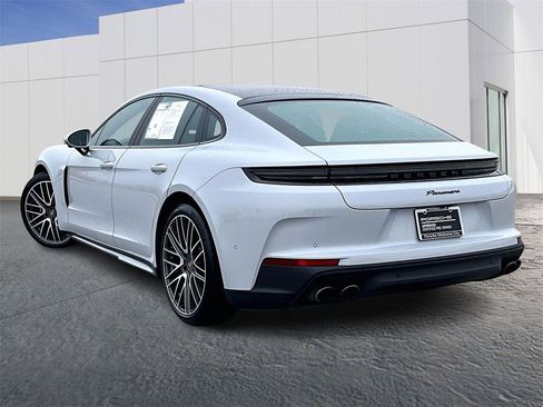 Used 2025 Porsche Panamera image 3