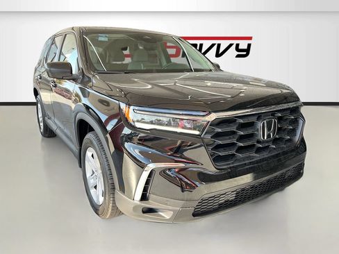 Used 2023 Honda Pilot LX image 1