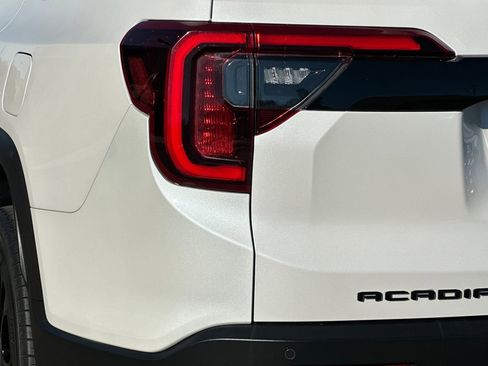 Used 2022 GMC Acadia SLT w/ Elevation Edition image 40