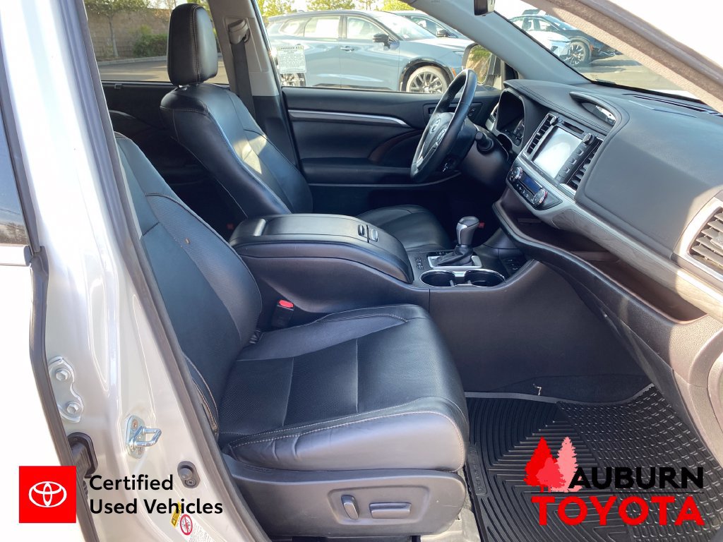 Certified 2017 Toyota Highlander Limited Platinum w/ Carpet Mat Package AWD/4WD image 22