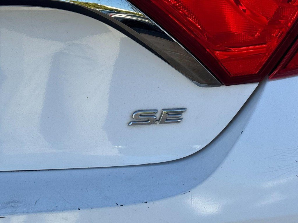 Used 2015 Toyota Camry SE FWD image 6
