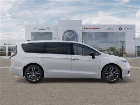 New 2026 Chrysler Pacifica Select image 21
