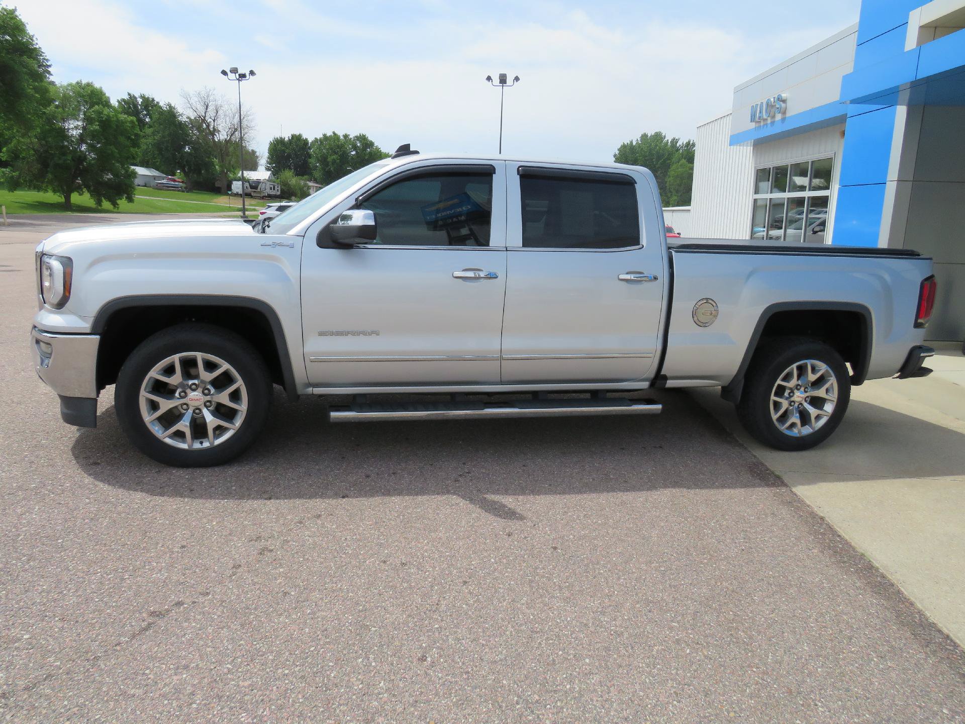 Used 2017 GMC Sierra 1500 SLT AWD/4WD image 1