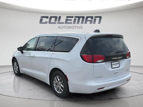 Used 2024 Chrysler Voyager LX image 3