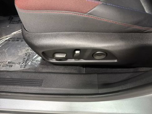 Certified 2025 Chevrolet Equinox RS w/ Safety and Technology Package AWD/4WD image 21