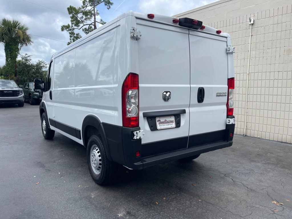 Used 2025 RAM ProMaster 2500 w/ Convenience Group FWD image 3