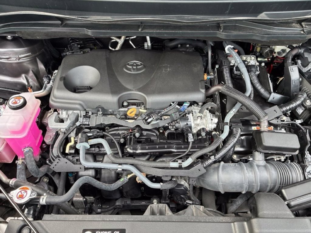 Used 2024 Toyota Sienna XLE FWD image 40