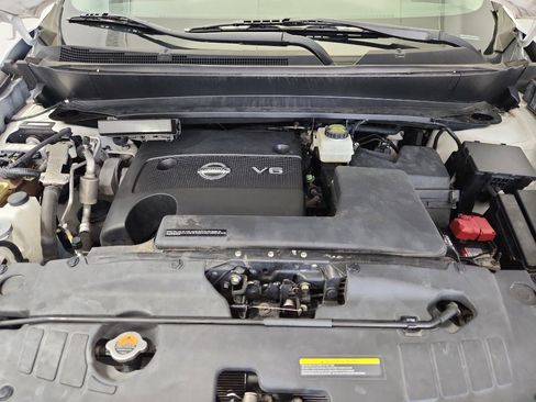 Used 2015 Nissan Pathfinder SL w/ SL Tech Package AWD/4WD image 40