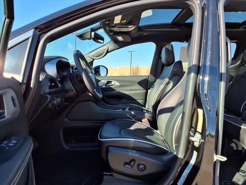 New 2026 Chrysler Pacifica Limited w/ Trailer Tow Group image 18