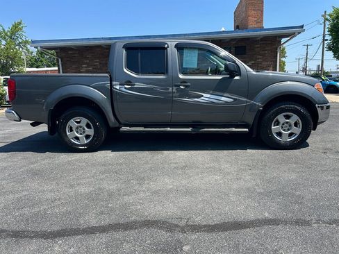 Used 2008 Nissan Frontier SE w/ SE Value Truck Pkg AWD/4WD image 2