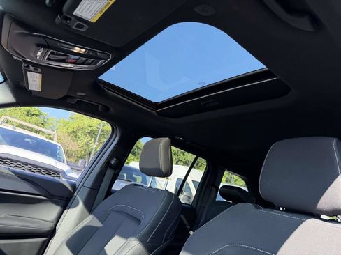 Used 2025 Jeep Grand Cherokee Laredo X w/ Luxury Tech Group I AWD/4WD image 19