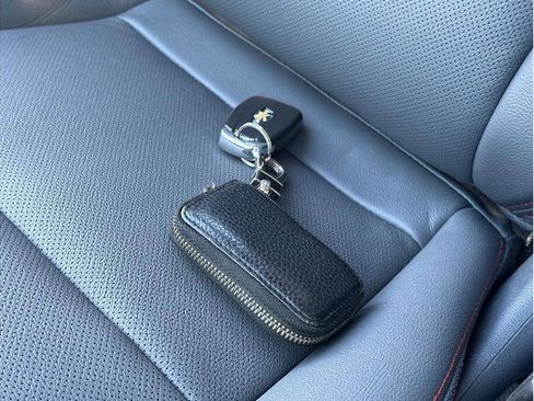 Used 2019 Chevrolet Bolt Premier w/ Infotainment Package image 5