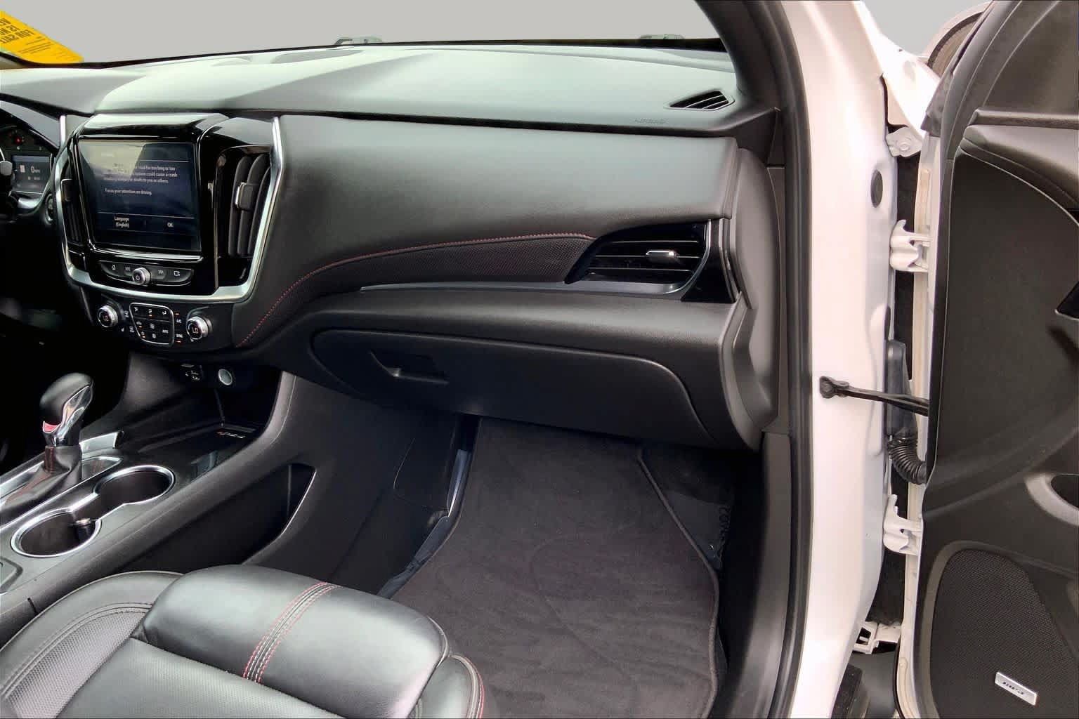 Used 2023 Chevrolet Traverse RS FWD image 18