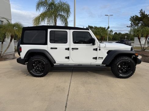 Used 2023 Jeep Wrangler Sport S image 3