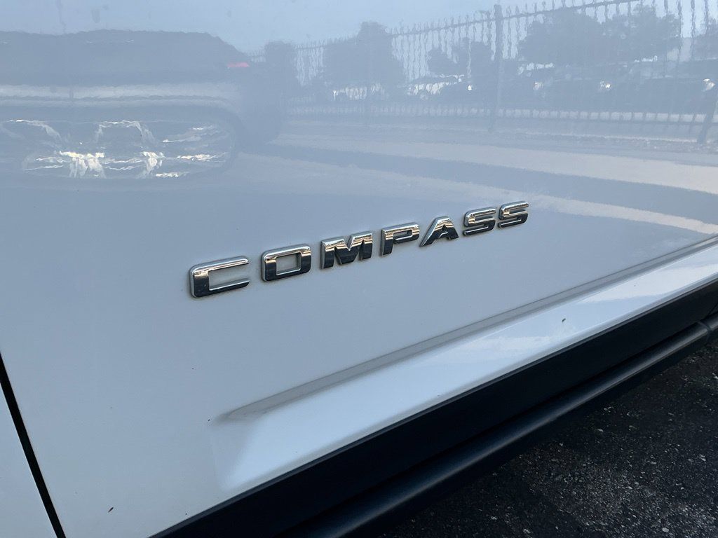 Used 2016 Jeep Compass Latitude FWD image 5