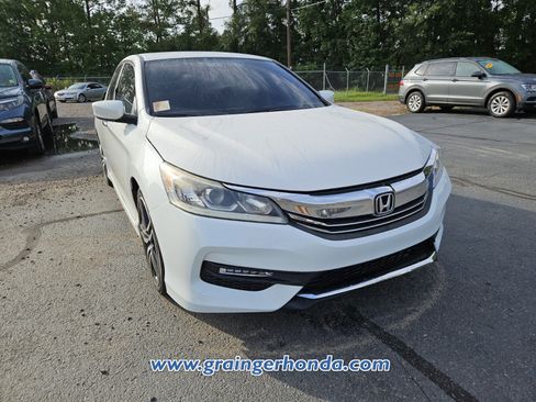 Used 2017 Honda Accord Sport image 4