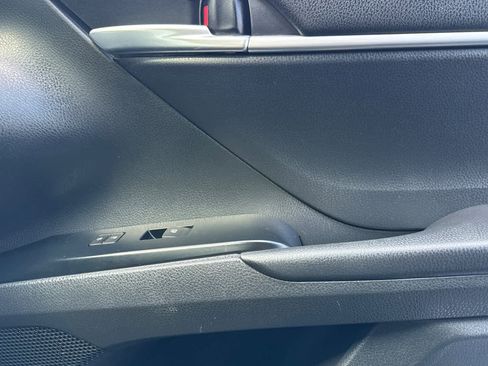 Used 2018 Toyota Camry LE image 17