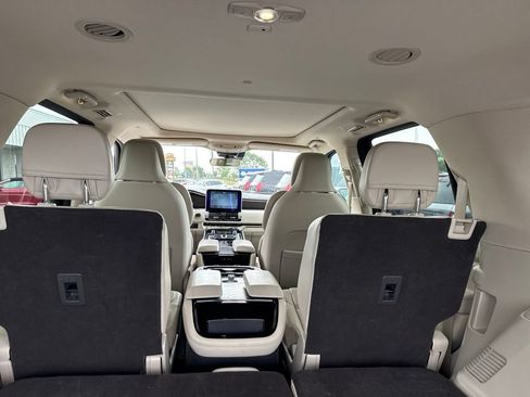 Used 2020 Lincoln Navigator Reserve w/ Luxury Package AWD/4WD image 12