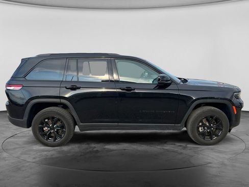 Used 2024 Jeep Grand Cherokee Altitude AWD/4WD image 11