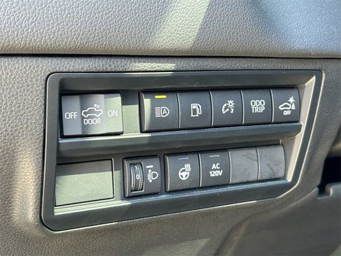Used 2023 Toyota Tundra Limited image 29