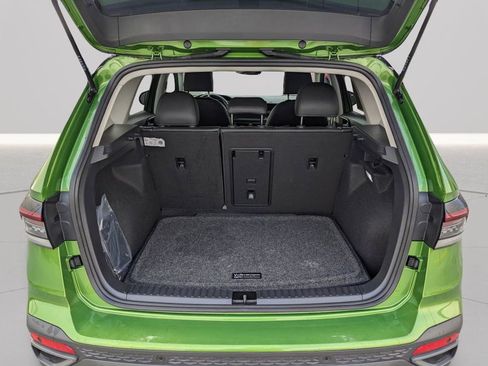 Certified 2025 Volkswagen Taos SE image 13