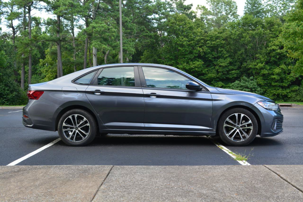 Used 2023 Volkswagen Jetta Sport FWD image 4