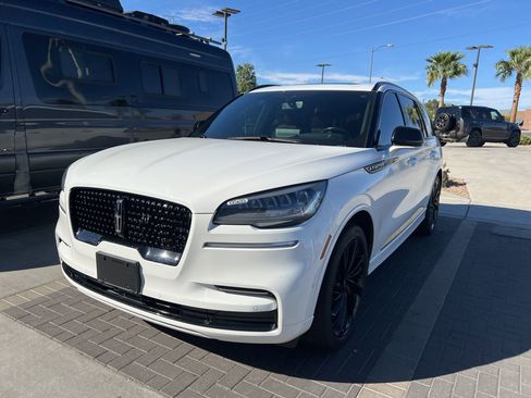 Used 2023 Lincoln Aviator Reserve w/ Equipment Group 201A image 2