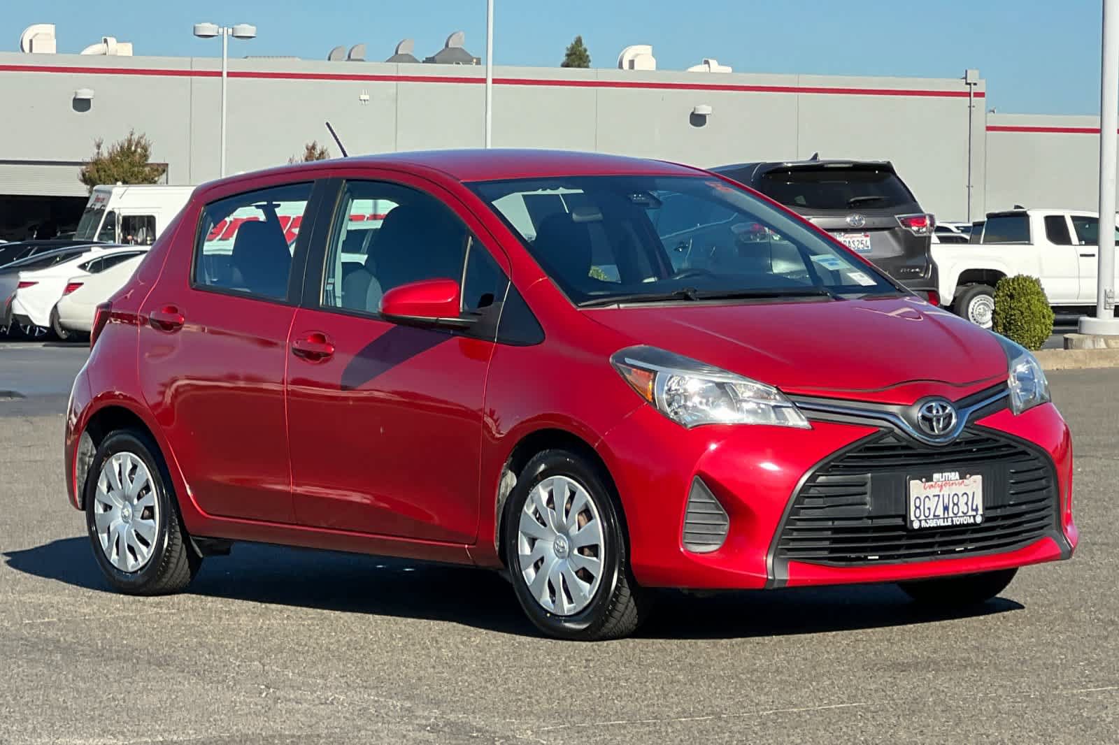Used 2017 Toyota Yaris L w/ Carpet Mat Package FWD image 5