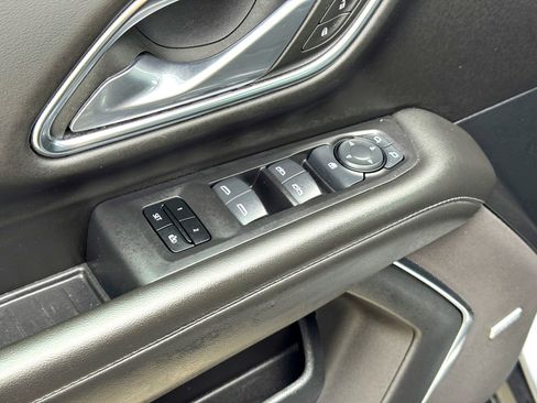 Used 2024 Chevrolet Suburban LT image 16