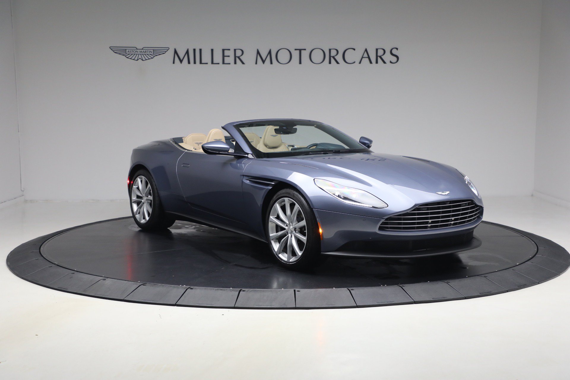 Used 2022 Aston Martin DB11 Volante RWD image 11