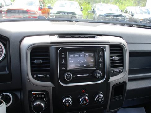 Used 2018 RAM 1500 Express w/ Black Ram 1500 Express Group AWD/4WD image 15