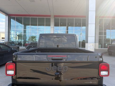 Used 2022 Jeep Gladiator Sport AWD/4WD image 15
