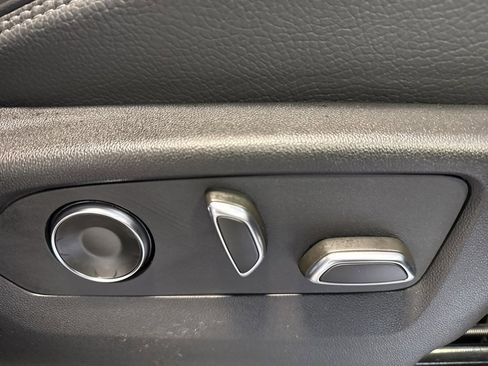 Used 2025 GMC Yukon XL Denali image 34