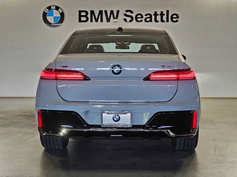 Used 2025 BMW 750e xDrive w/ Executive Package AWD/4WD image 5