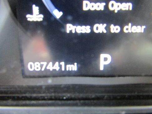 Used 2017 Land Rover Discovery Sport SE image 11