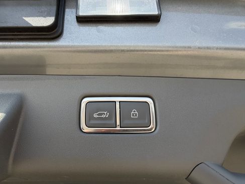 Used 2024 Kia EV9 Wind image 39