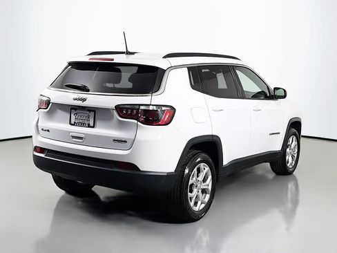 Used 2024 Jeep Compass Latitude AWD/4WD image 7